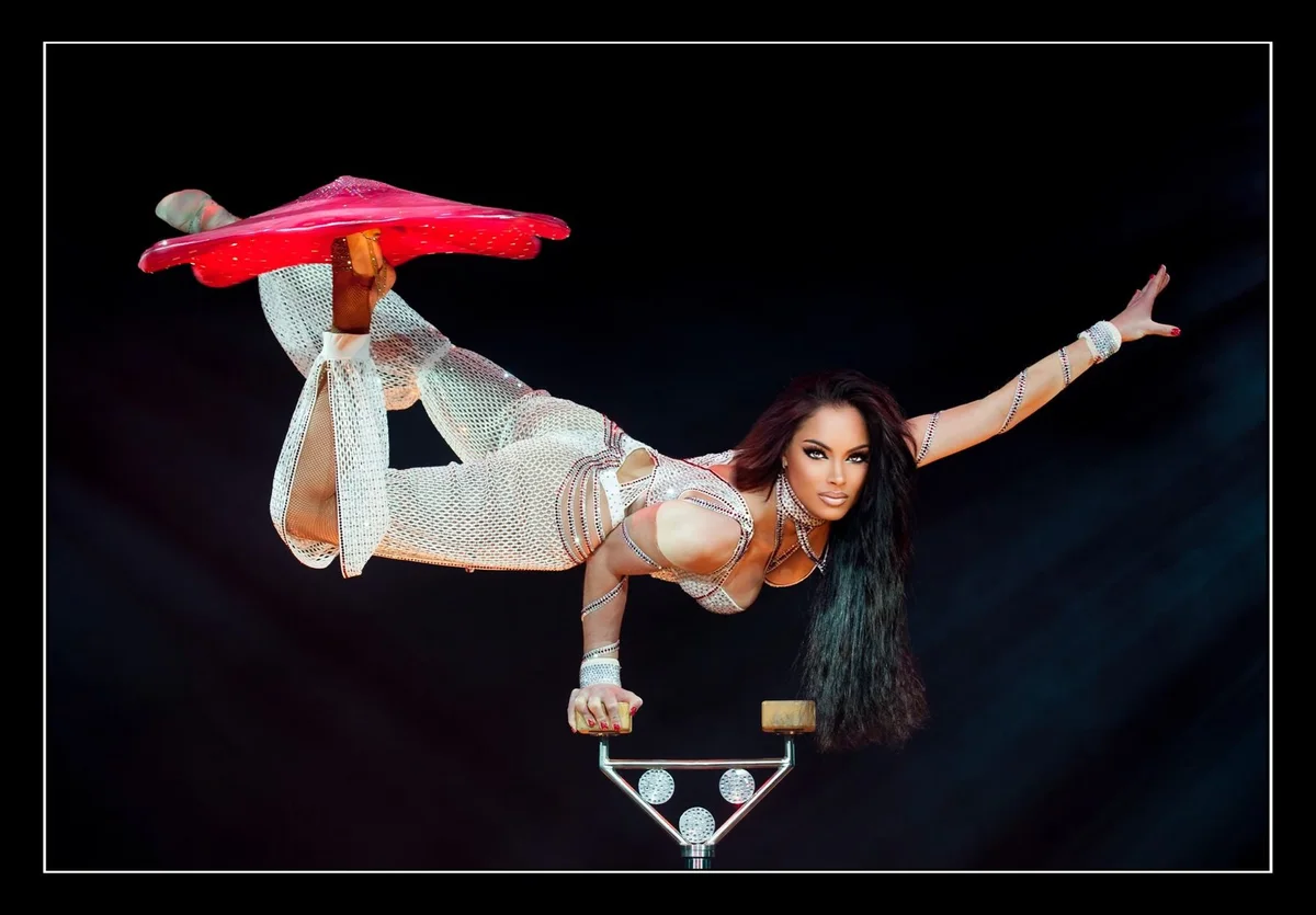 Mandy Mercedes – Handstand- und Antipodenakrobatik beim Bonner Weihnachtscircus